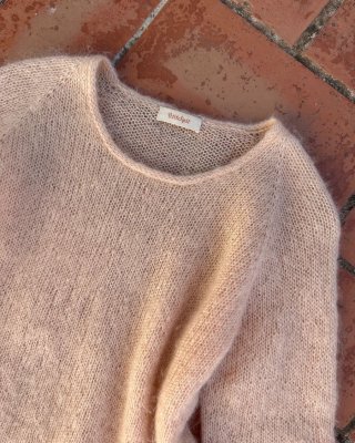 Zoom bild av stickbeskrivning petite knit cumulus blus o-neck