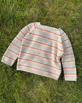Zoom bild av stickbeskrivning frankie sweater junior petite knit