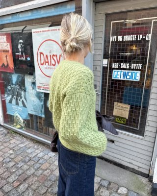 Zoom bild av stickbeskrivning jenny blouse petiteknit