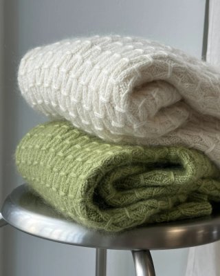 Zoom bild av stickbeskrivning jenny blouse petiteknit