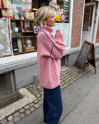 Zoom bild av linea sweater petiteknit stickbeskrivning