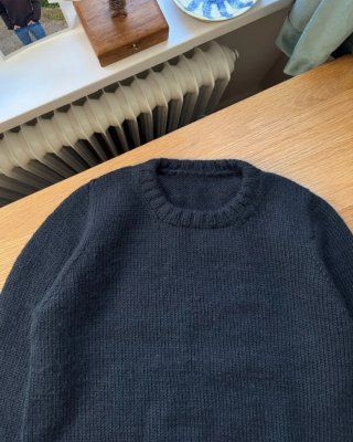 Zoom bild av niels tröja petiteknit