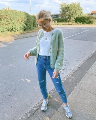 Zoom bild av petite knit novice cardigan mohair edition sandnes garn