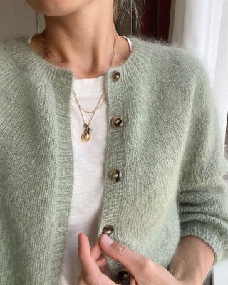 Zoom bild av petite knit novice cardigan mohair edition sandnes garn