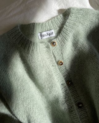 Zoom bild av petite knit novice cardigan mohair edition sandnes garn