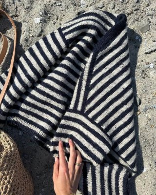 Zoom bild av petite knit olga sweater sandnes garn