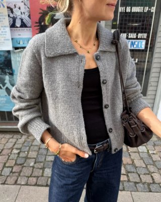 Zoom bild av mönster stickad jacka kofta