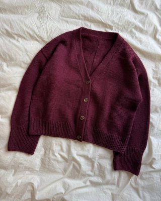 Zoom bild av stickbeskrivning scarlet cardigan petite knit