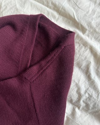 Zoom bild av stickbeskrivning scarlet cardigan petite knit