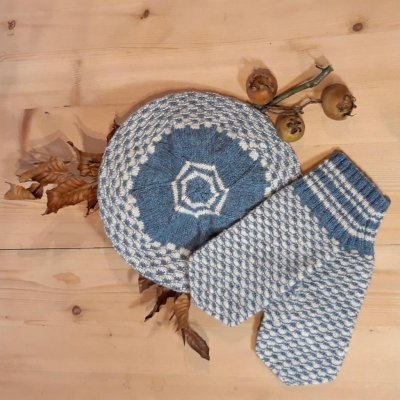 Zoom bild av mönster uradale yarns seto mittens vantar