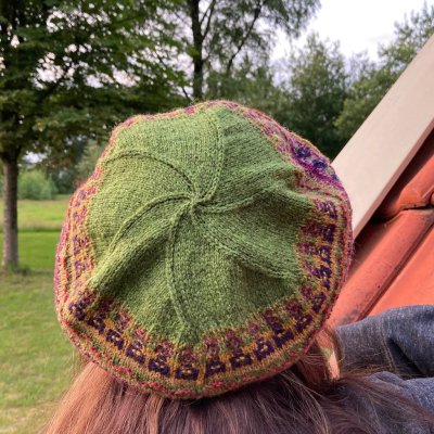 Zoom bild av mönster uradale yarns Shetland meets bohus tam mössa