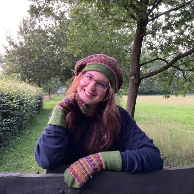 Zoom bild av mönster uradale yarns Shetland meets bohus tam mössa