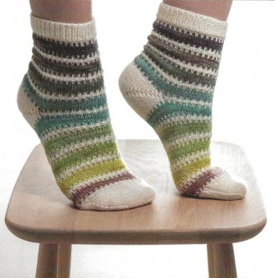 Zoom bild av Sockan Akvarell stickning handgjord lyx mönster