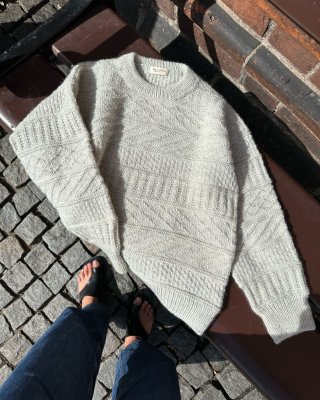 Zoom bild av petite knit storm sweater peer gynt sandnes garn