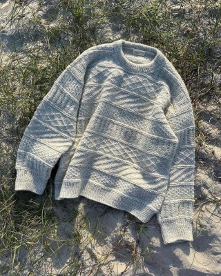 Zoom bild av petite knit storm sweater peer gynt sandnes garn